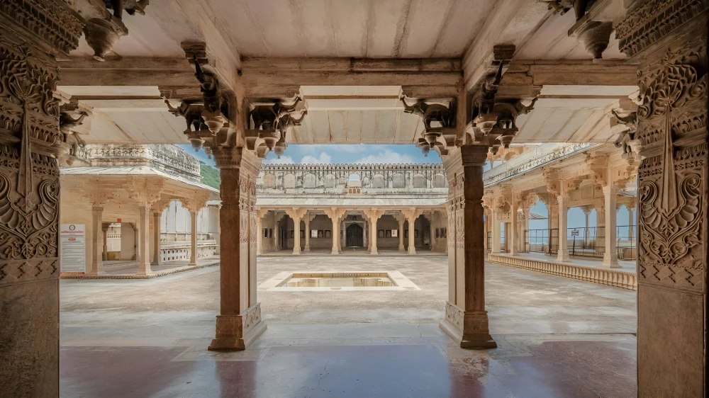 Hatiyan Sal courtyard and pillared hall
